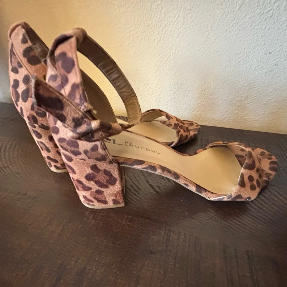 CL by Laundry‎ Leopard Print Block Heel Sandals Size 9 Ankle Strap